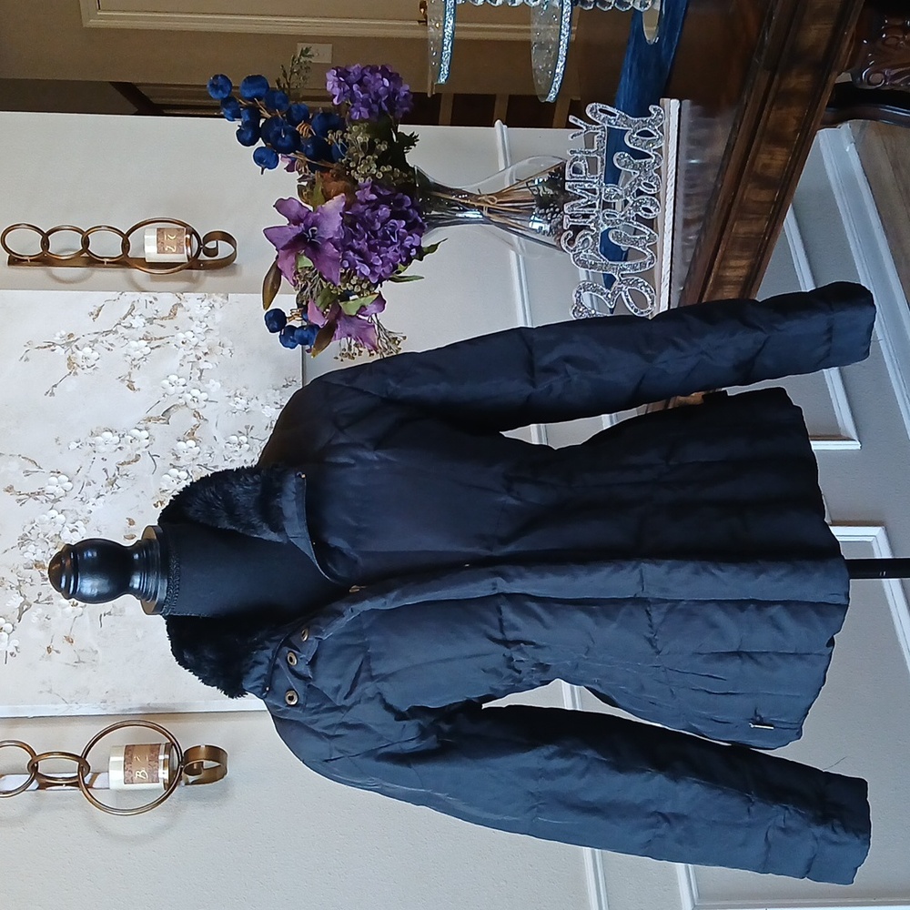 Calvin Klein Women's Black Down Puffer Jacket. Size M - Picture 6 of 17